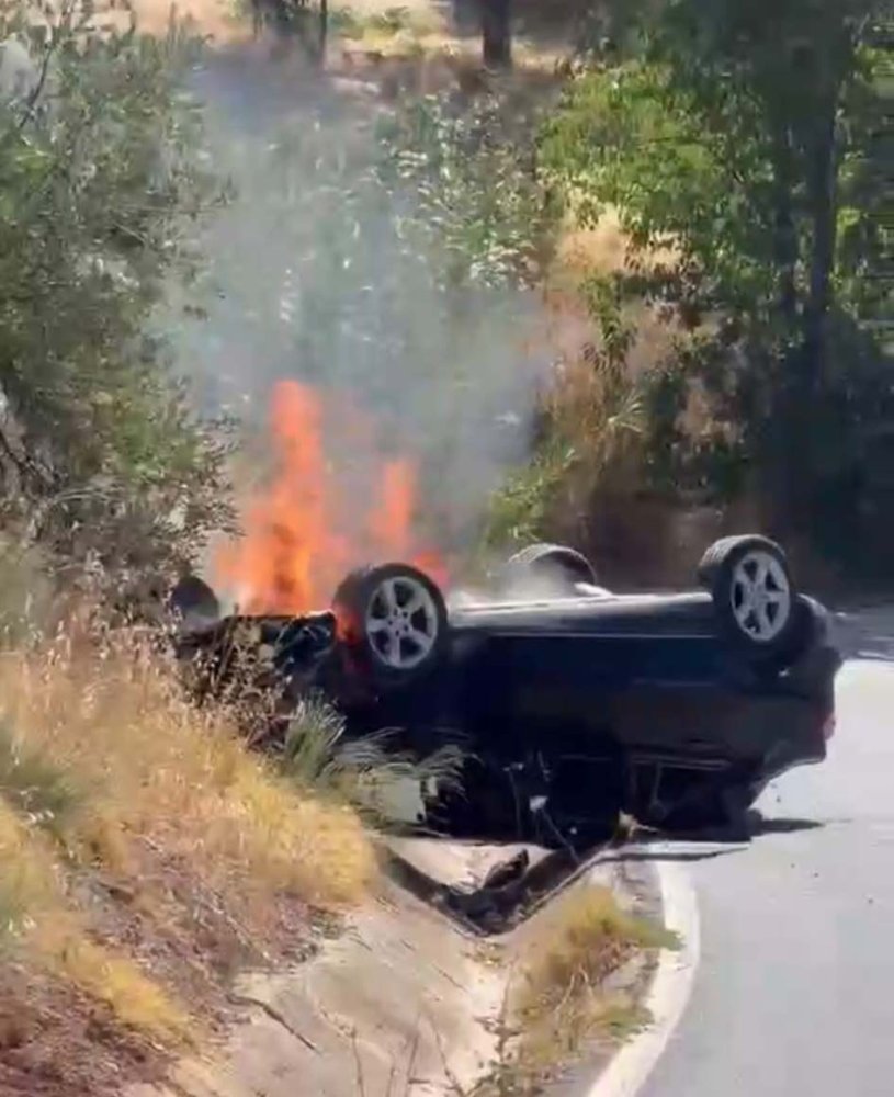 Imagen Vuelca un vehículo tras salirse de la vía en la CO-7210 y provoca un incendio
